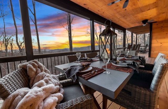 3 Luxe King Suites, 2-State Mountain View GA & NC!