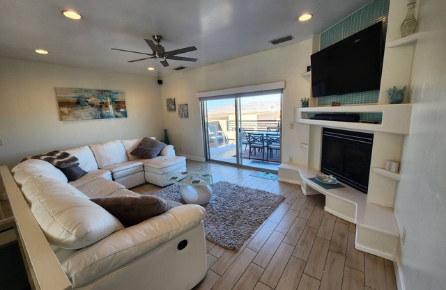 3 Master Suites, Great Views and Minutes to Lake Powell