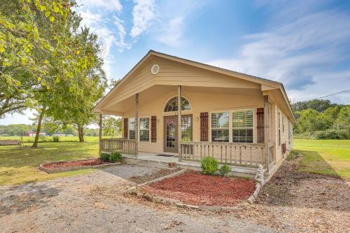 3 Mi to Arkansas River Rural Family Home with Yard