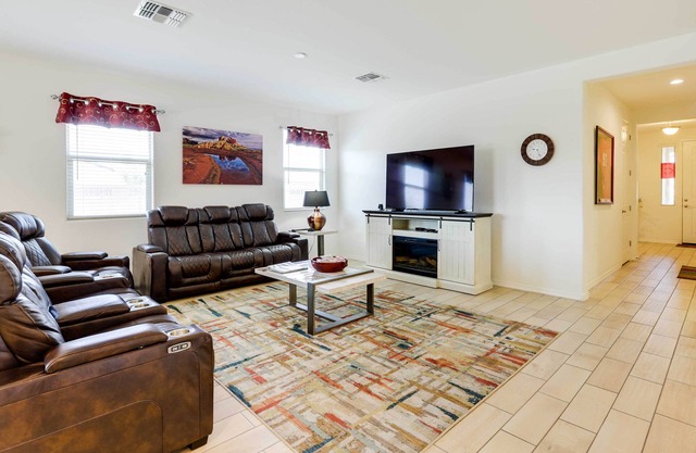 3 Mi to Goodyear Ballpark: Desert Den w/Pool