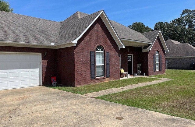 3 miles from Vaught-Hemingway Stadium!