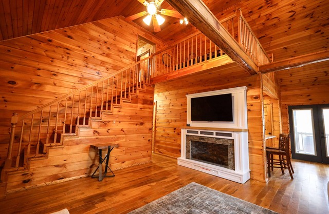 3 miles to the Buffalo River. High speed internet. Private! Great fire pit