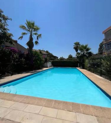 3 pièces avec piscine à 5 minutes à pied de la plage!