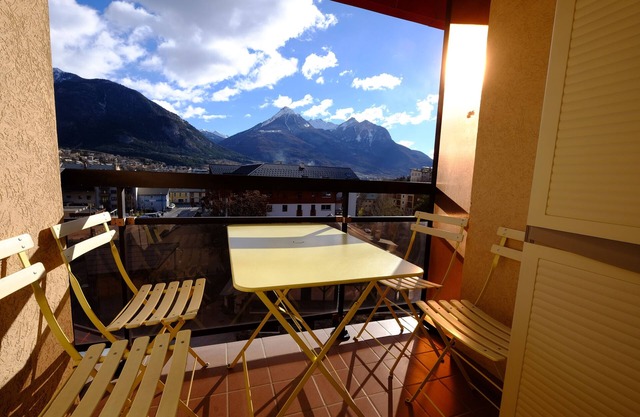 3-star apartment for 4 people, southern exposure, 5th floor with garage