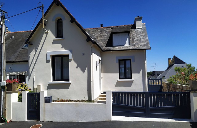 3-star tourist home, quiet location, terrace and garden, view of the Odet river, electric bollard.