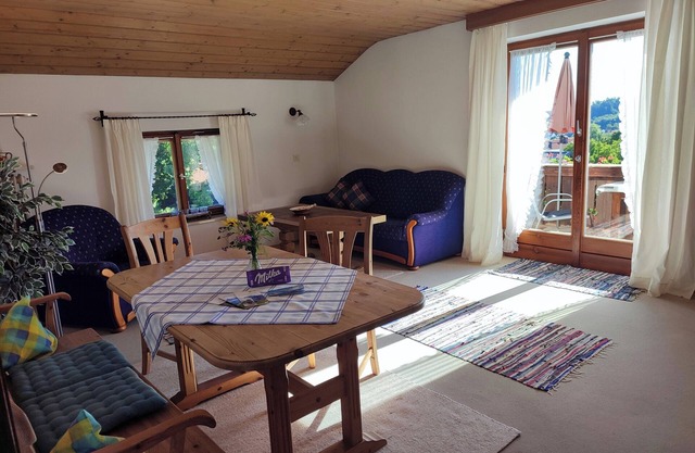 3-sterne Ferienwohnung Hochgern mit Separatem Schlafzimmer und Balkon 70qm