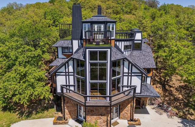 3 Story Luxury Hilltop House with Panoramic Views