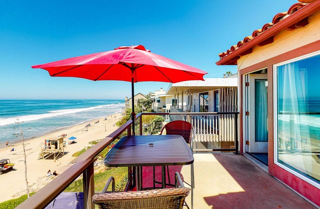 3009 Ocean St Main Beautiful Oceanfront Condo w/Private Balcony, Free WiFi