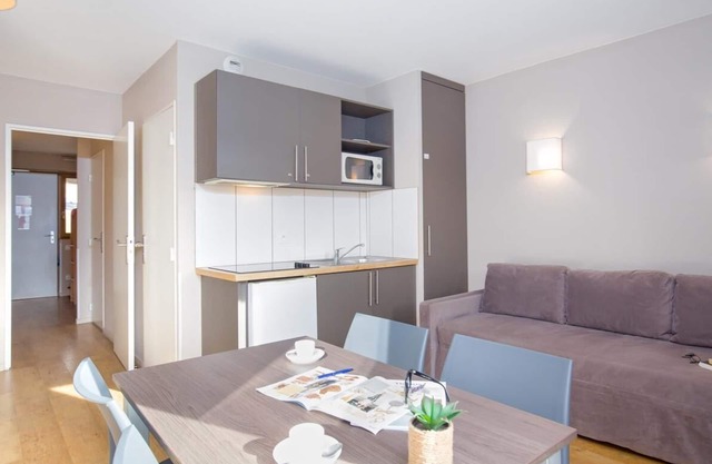 300m from ski slopes, balcony, parking, tv, ski locker, 35m², Pra Loup