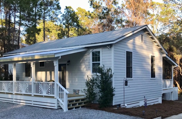 30A DEEDED BCH ACCESS Sugar white sand.Seaside shops, Fenced yrd, private, bikes