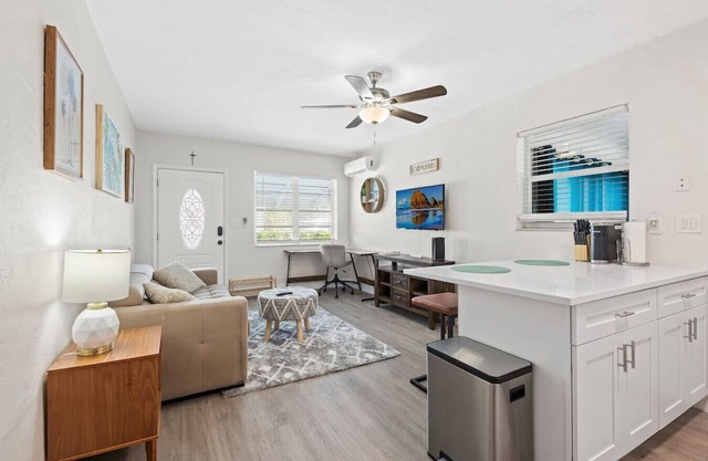 310 Ne 6 St #1 · Comfy BNB w/King Bed + Work/Travel + Beach 8 Min