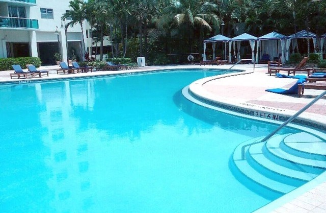 315 - Walk to beach! Beautiful Pool and Tennis Courts