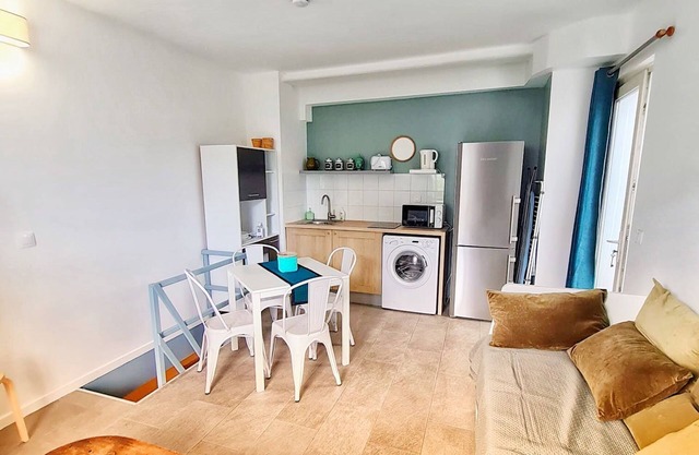 32 m2 apartment near Paris, metro line 13 Saint Denis University station.