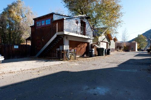325 E. 4th Avenue