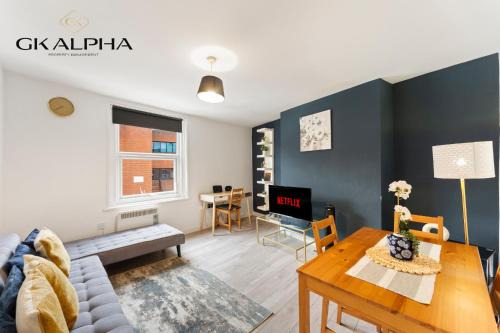 33A Castle Street - Contractor-Friendly 2-Bedroom Apartment in Reading City Centre, Walking Distance from Transportation Hubs, with Wi-Fi & Long Stay deals