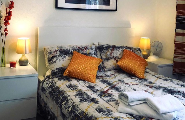 33SM-12 Dreams Unlimited Serviced Accommodation- HeathrowStanwell