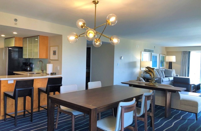 34th Floor Ala Moana Large Regal Suite - 2Br/3Ba, Book Now at Special Rate!