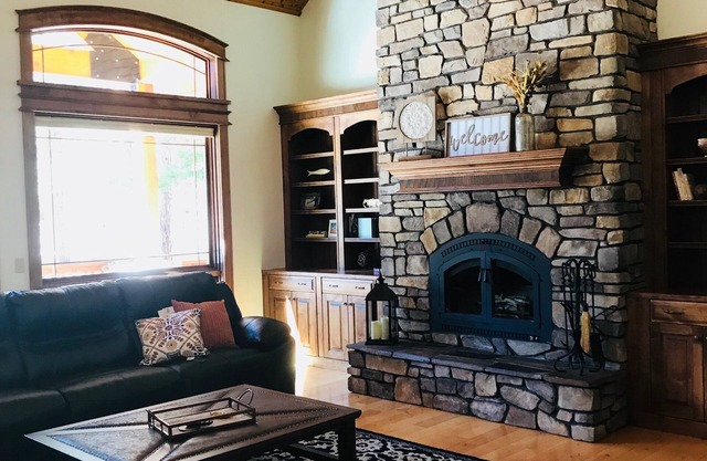 3500 sq feet! VERY SPACIOUS and PERFECT for FAMILIES! Come enjoy the MTNS