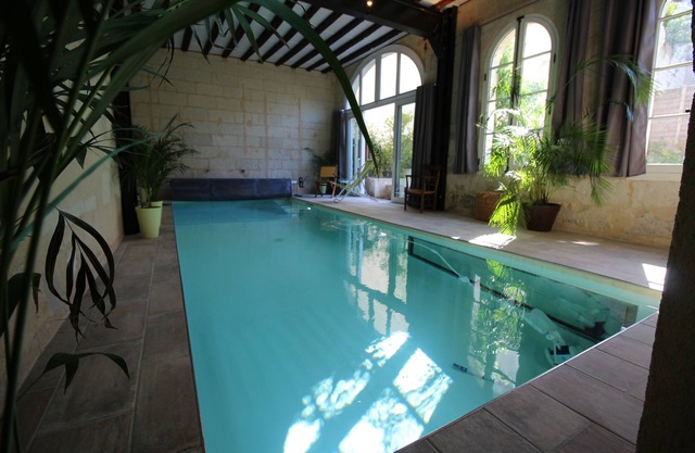 3500 SQF/HISTORIC HOUSE WITH WARMED POOL IN THE OLD SAUMUR/GREAT VIEWS
