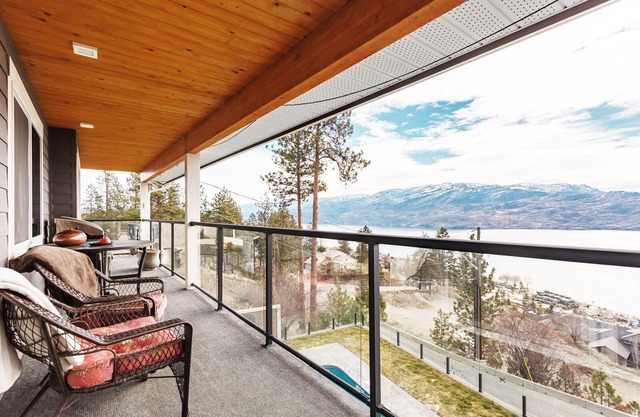 360 LAKE VIEWS + POOL + HOT TUB