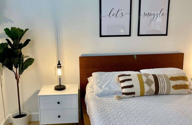 360A - Boca Retreat w/Pool, Parking, Near Evert Tennis & Shops