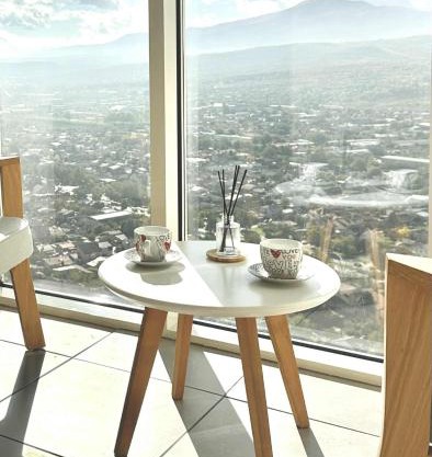 36th floor Sky city- 2 bedroom app free private parking