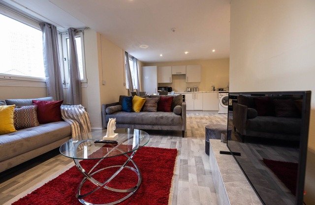 3Bed Apt -City-8Guests-FreeParking-FastWiFi
