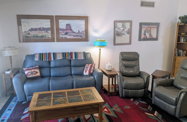 3Bed2Bath Home Office Townhouse with WiFi, fitness room, AC, pools and hot tubs.