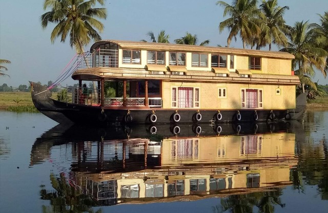 3bedroom private houseboat OR 3bedroom suite