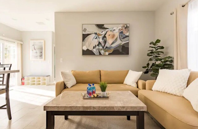 3Beds-2Bath Luxury/Adorable Guesthouse in Westminster, near Disneyland & Beaches