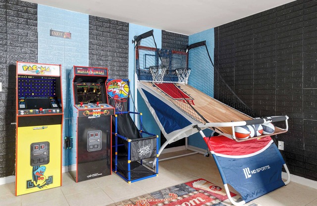 3BR/2.5BA Parking Comfort, Style & Convenience