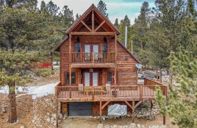 3BR Cabin Escape w/Deck Twin Lakes Mountain View