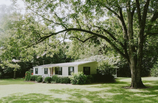 3br Cottage Next Door to Maclay State Park!