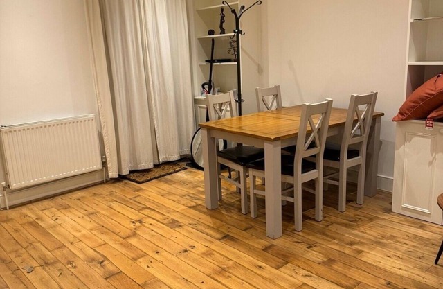 3BR House W/Patio Queens Park