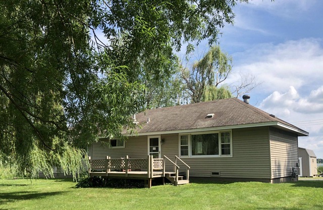 3BR Lake House On the snowmobile trails with the best ice fishing in the area