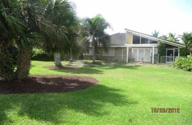 3BR Vacation House, heated Salt-Water totally upgraded on Beautiful Golf Course.