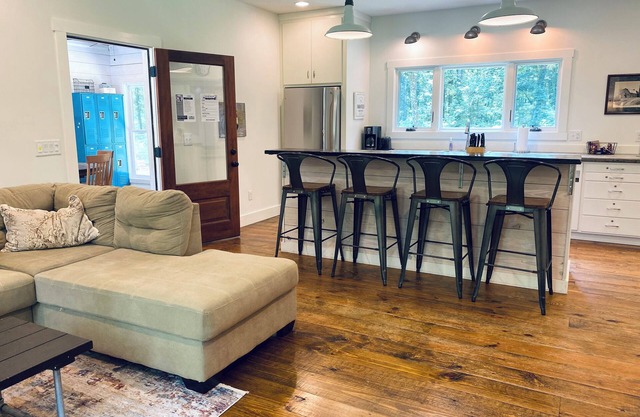 3BR with 3 ensuite bath, 10 minutes to MSU/DTWN