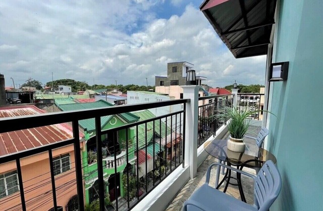 3rd floor 2 bedrooms 1 bathroom accommodate 5pax or more, home away from home.