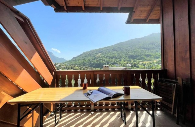 3rd floor, view panoramic, balcony, parking, tv, 64m², Serre Chevalier