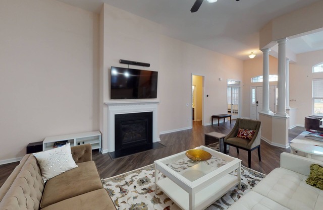 4,000 sq ft Home with Full-Sized Office (1GB Internet), Billiards, Private Yard