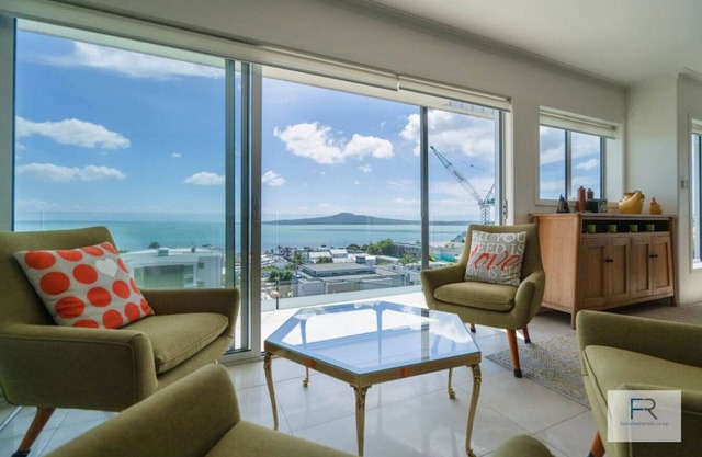 4/13 Benbow Street, St Heliers