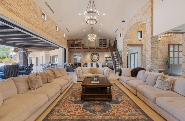 4+ acre property 12 bedrooms 11 bathrooms 2 pools