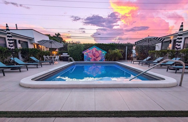 4 Apt Block for Large Groups | Sleeps 10 to 16!