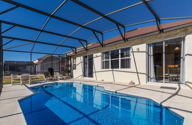 4 BDRM,GAME ROOM,2 MASTER BDRMS,2 LIV RMS.10MIN TO DISNEY. PRV POOL SUN ALL DAY