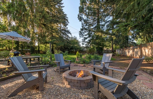 4 bedrm close to University, Stadium; Private yard