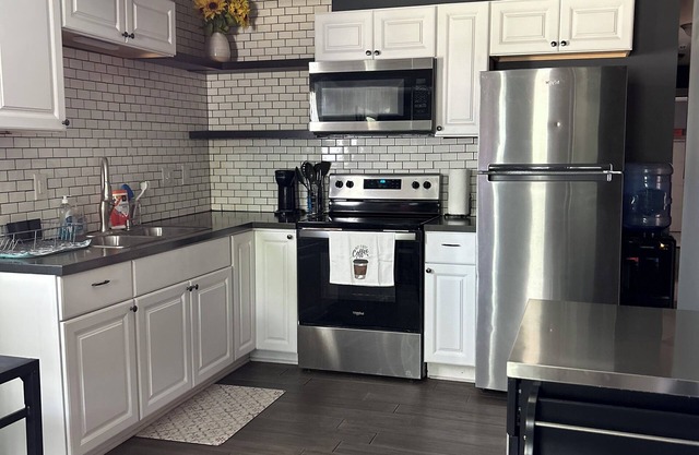 4-bedroom, 2-bathroom family home, easy access to food, shopping, fun!