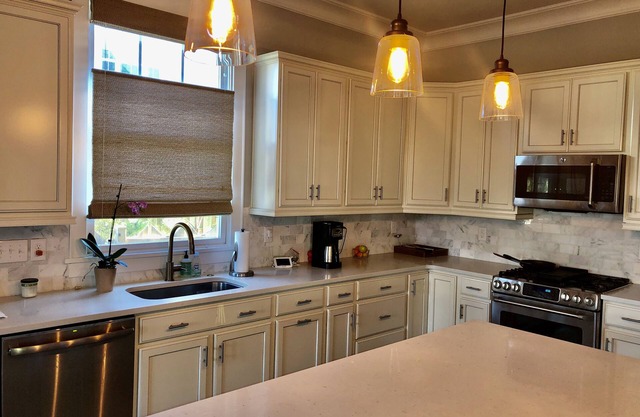 4 Bedroom/ 3.5 bath Home 1.3 miles from Center City Charlotte