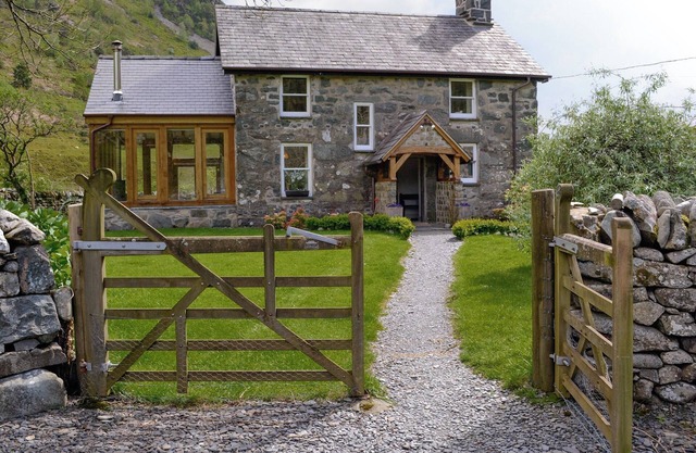 4 bedroom accommodation in Llanfachreth, near Dolgellau