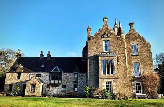 4 bedroom accommodation in Cardross, Near Helensburgh