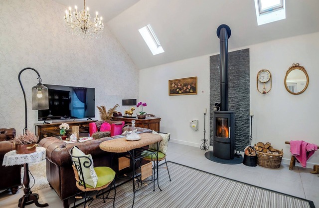 4 bedroom accommodation in Corsham